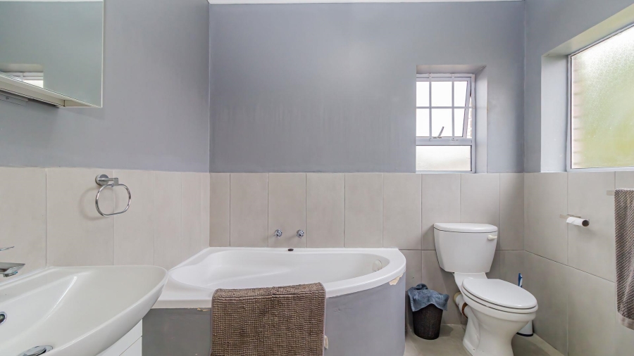 3 Bedroom Property for Sale in Fraaiuitsig Western Cape